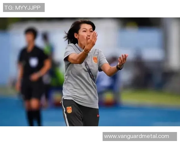 足球明星与教练的精彩对话视频揭秘训练背后的故事与默契配合